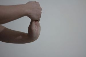 Stretching your palm, wrist and forearm to prevent Carpal Tunnel Syndrome